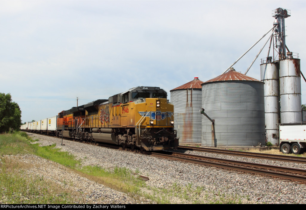 UP 8946 BNSF 3848